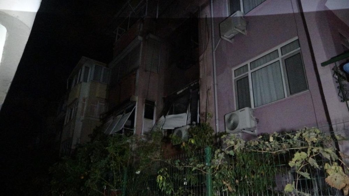 Antalya’da yaşlı kadının evi yandı: Kendini can havliyle dışarıya attı