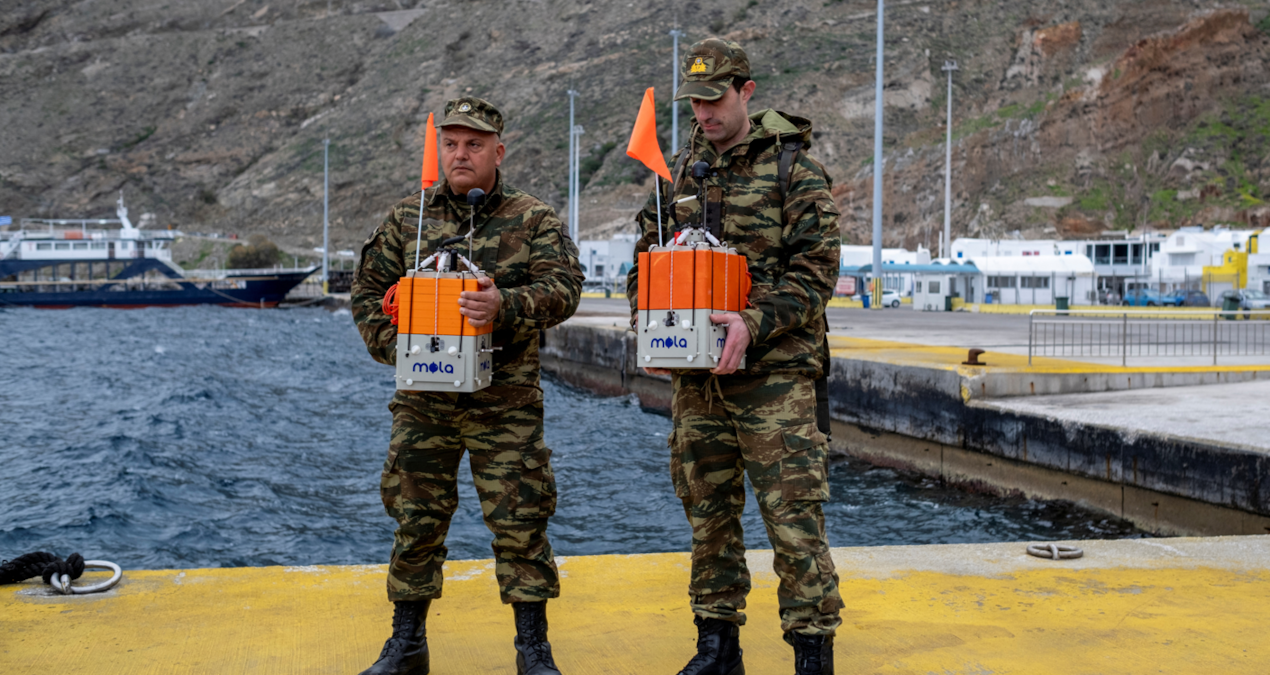 Depremlerin sarstığı Santorini’de, acil tahliye limanı kuruluyor