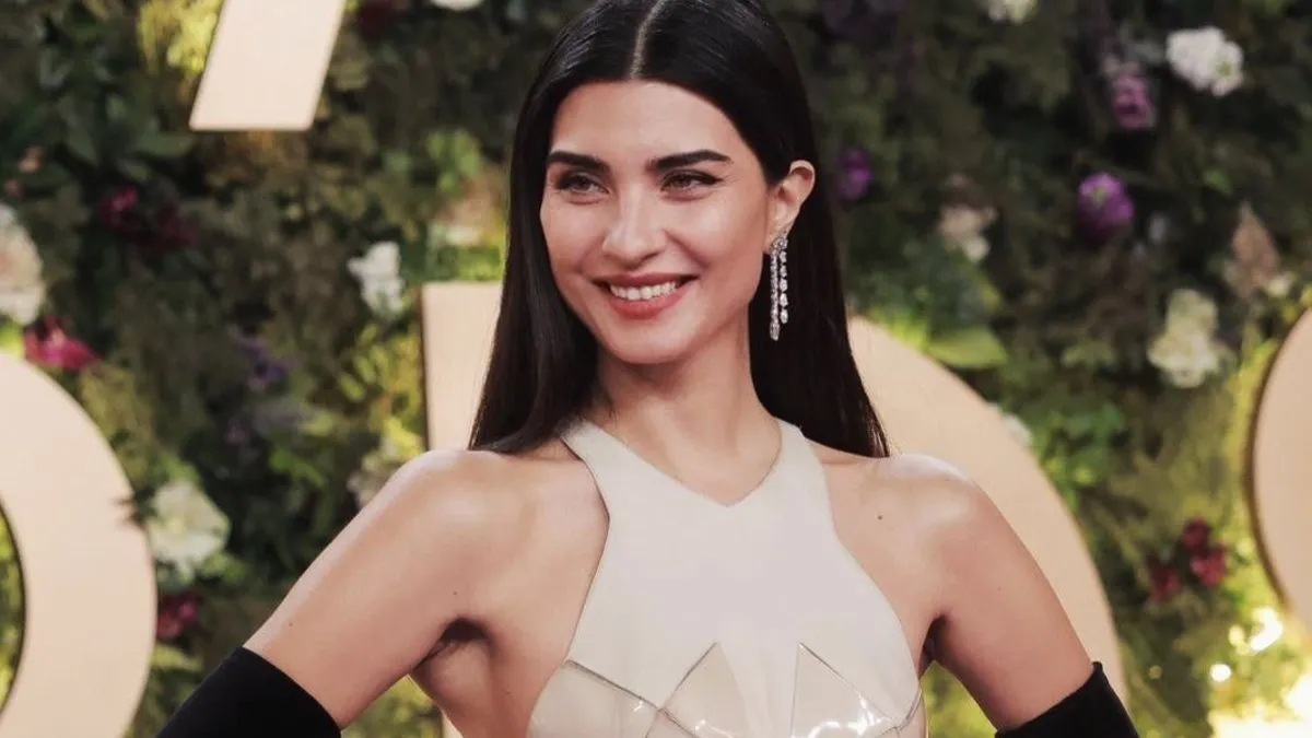 Tuba Büyüküstün 13 yaşındaki ikiz kızları ile soluğu Kapadokya’da aldı! Maya ve Toprak ile kar keyfi yaptı!