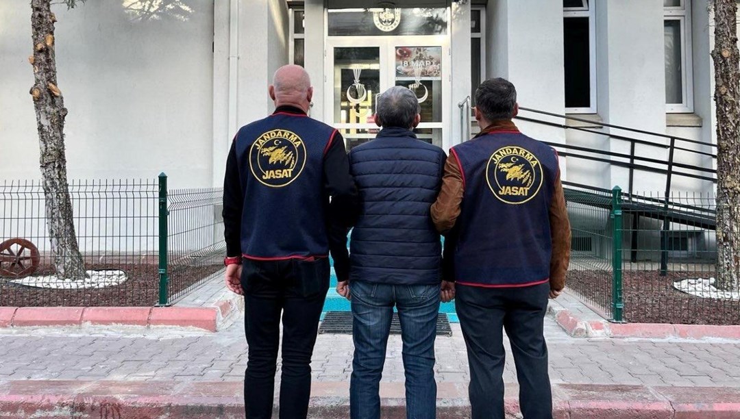 MİT TIR’larının durdurulduğu dönemde emniyet müdürüydü: Firari FETÖ’cü yakalandı